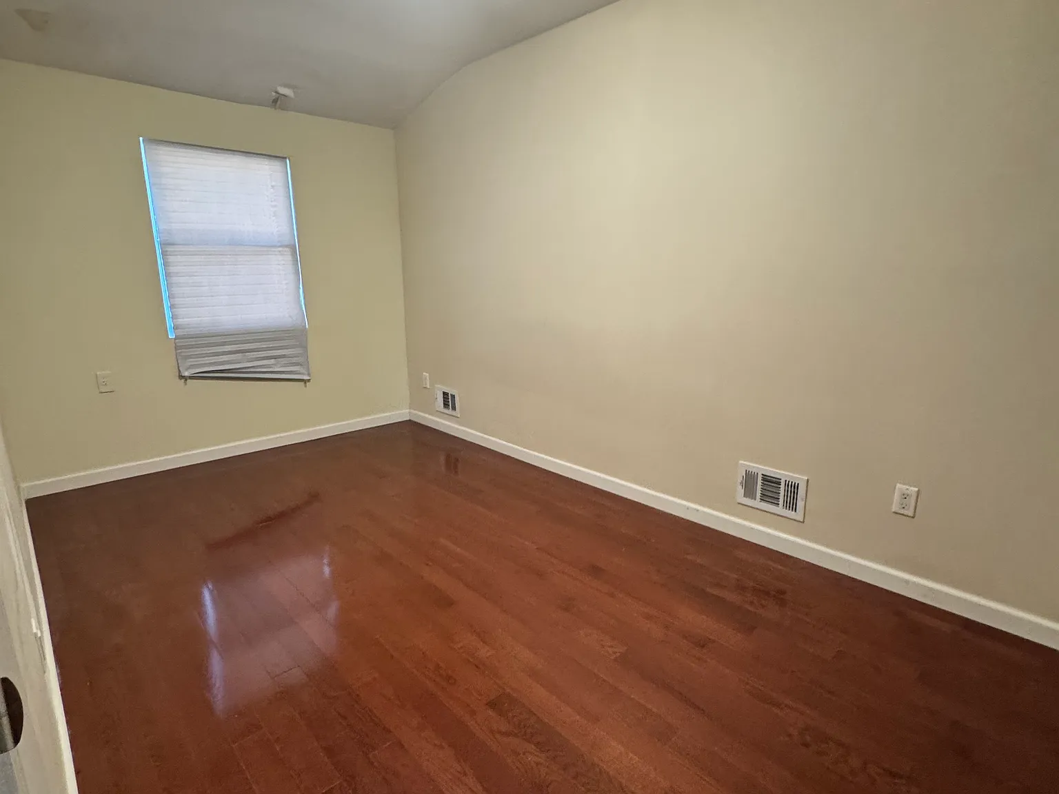 3 bed, $3,300 — Photo 2