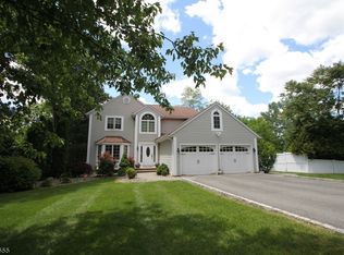 24 Babcock Rd, Mahwah, NJ 07430