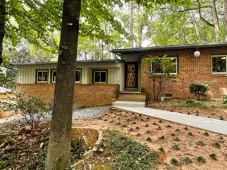 2338 Tanglewood Cir NE — Photo 1