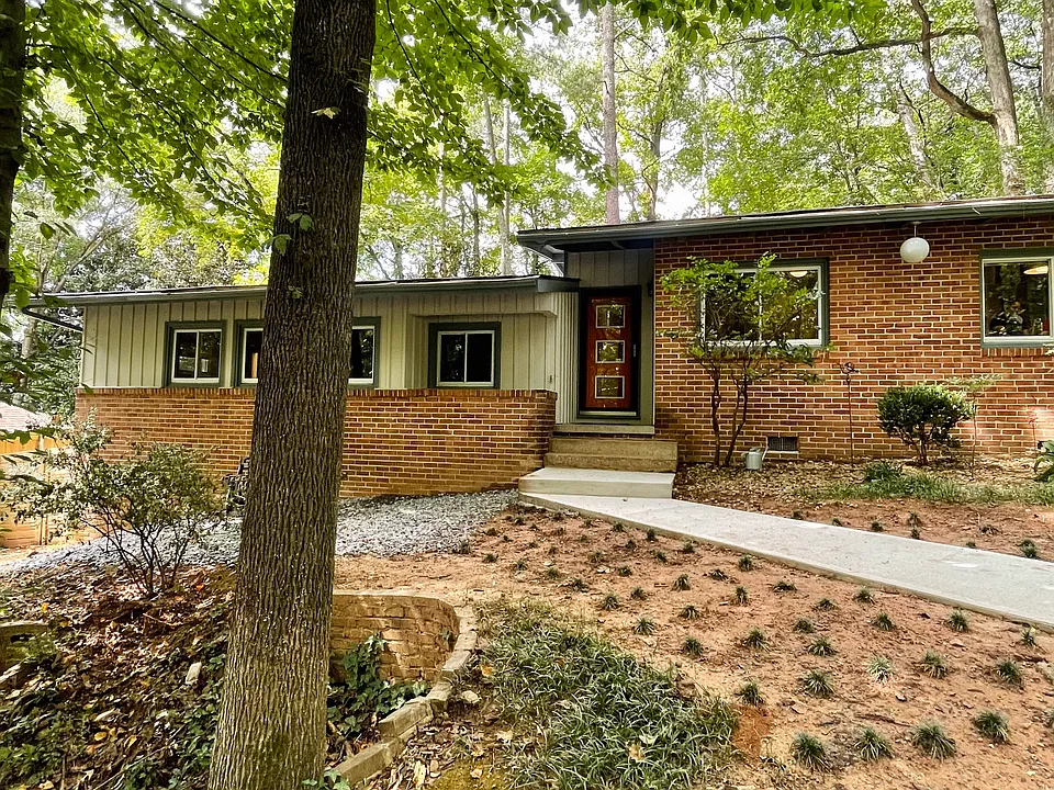 2338 Tanglewood Cir NE