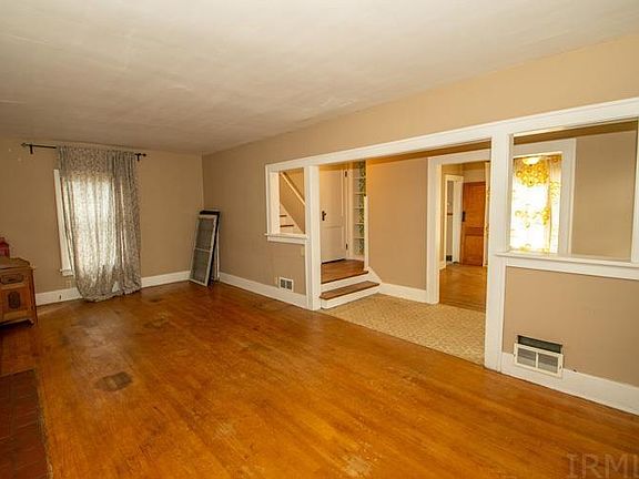 5th image of 518 E Ewing Ave