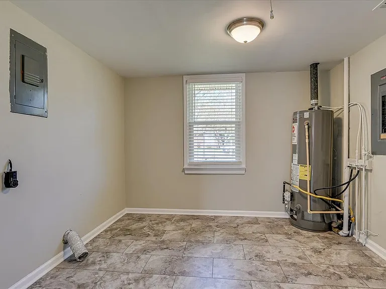 1202 Oakdale Rd — Photo 23