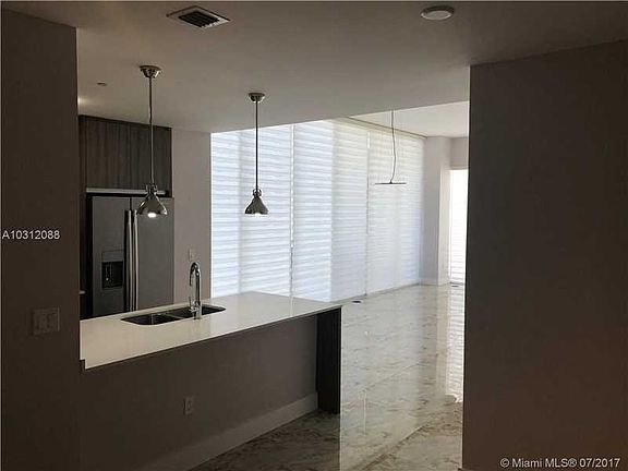 2nd image of 600 NE 27th St APT 601
