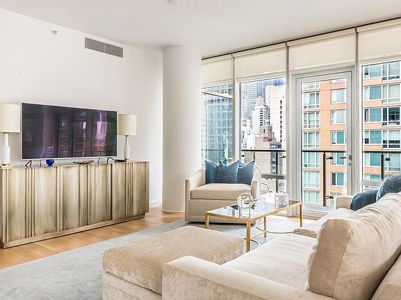 5th image of 310 E 53rd St APT 15B