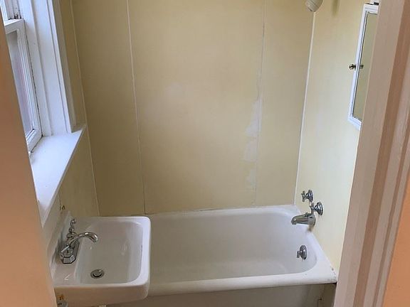 5th image of 1767 N Arlington Pl APT 08