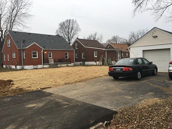 Driveway on side street