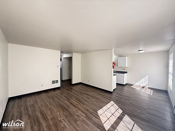 3rd image of 1303 Garfield Ave APT 4