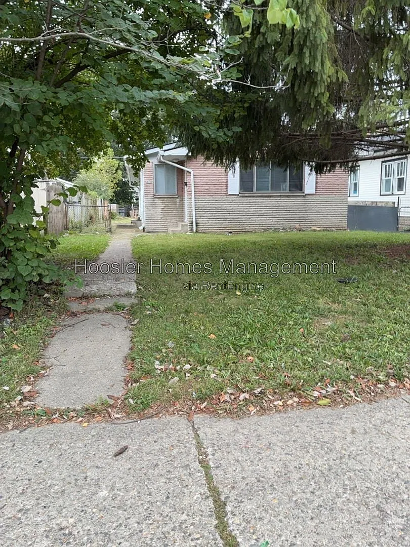 3 bed, 1.5 bath, 1068 sqft, $1,350 — Photo 1