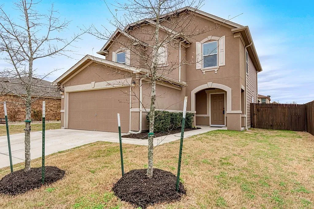 3 bed, 2.5 bath, 1808 sqft, $2,200 — Photo 1