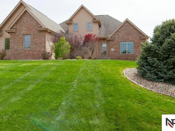 9307 Edna St, La Vista, NE 68128