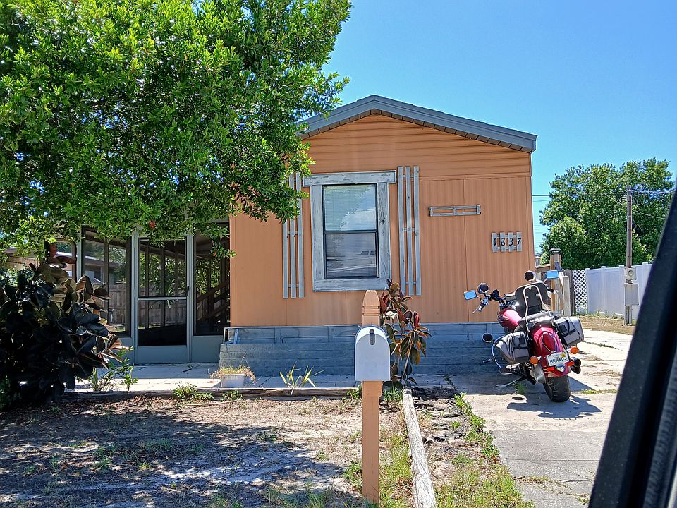 1st image of 1837 Holiday Dr