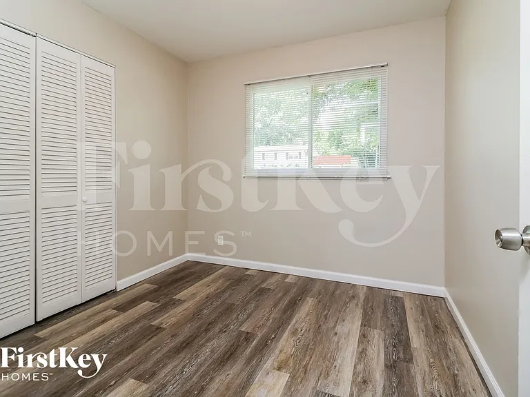 11091 Saxonhall Dr — Photo 9