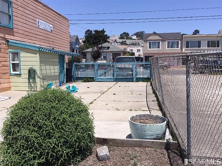 2nd image of 283 Farallones St