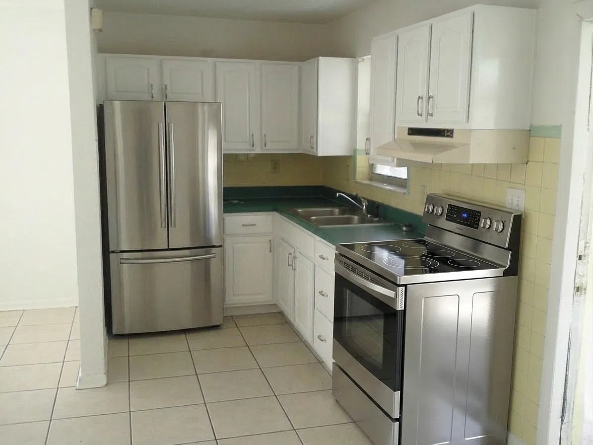 3 bed, 1200 sqft, $2,200 — Photo 2