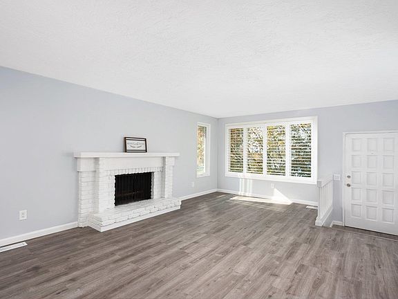 4th image of 536 E Tieton Ave