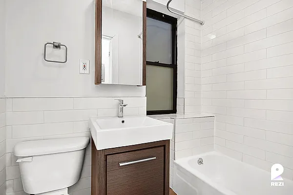 Rented by REZI | media 17