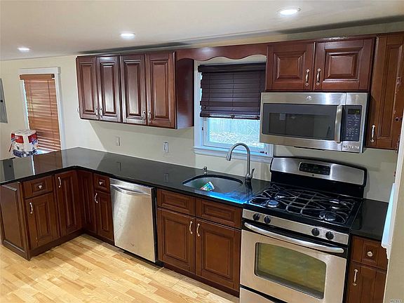 3rd image of 741 S Hickory St