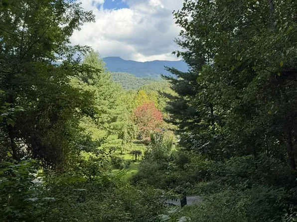 2 Varsity Dr, Sylva, NC 28779