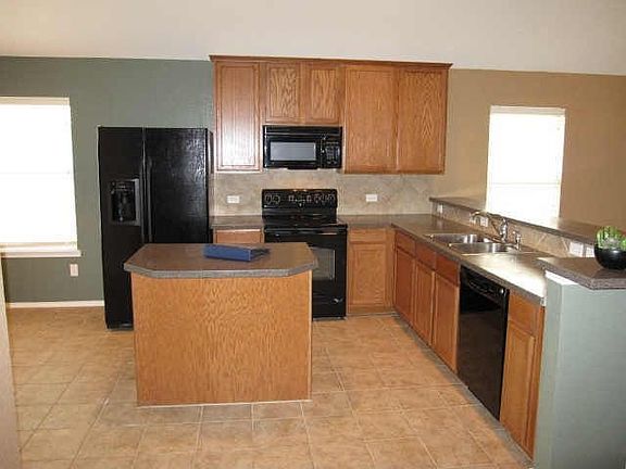 4th image of 15428 Yarberry Dr