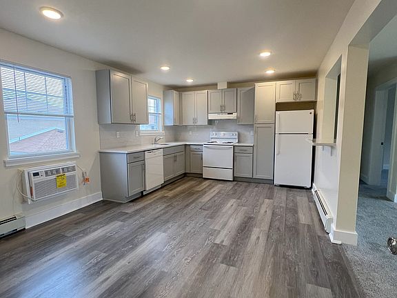2nd image of 33 Willow Dr #2706