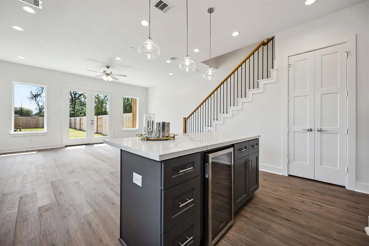 Photo 2 of 26 - 3504 Caplin St #B - Houston, TX Building Photo - 3504 Caplin St #B