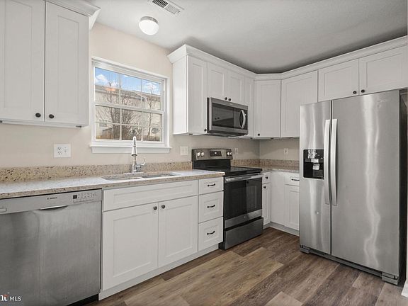 4th image of 205 Emily Ln