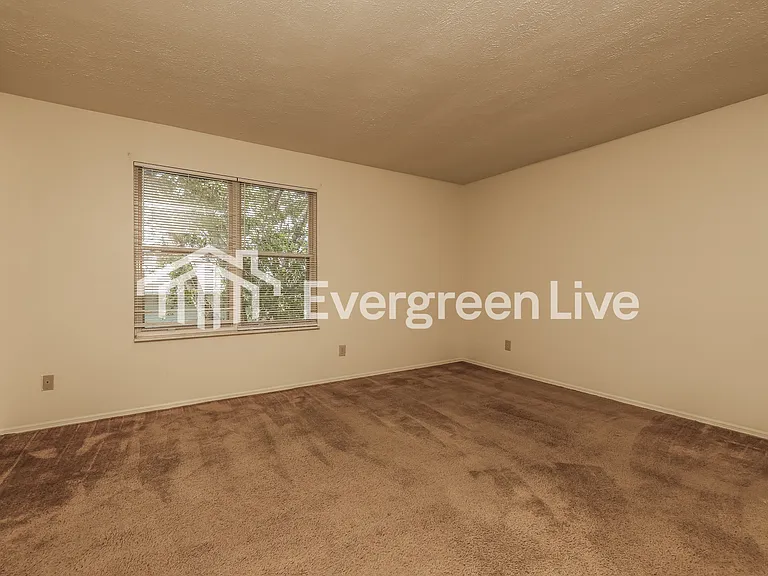 2459 Cross Village Dr — Photo 8