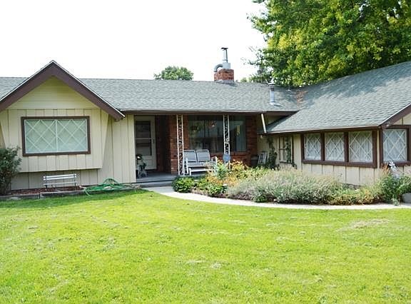 2nd image of 224 E Marvin St