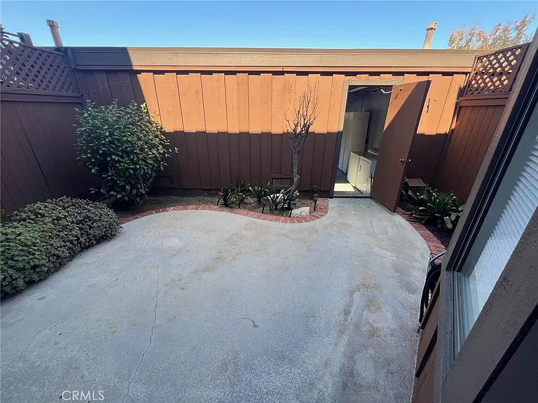 1435 Westmont Dr — Photo 7
