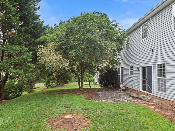 3rd image of 409 Sunland Dr