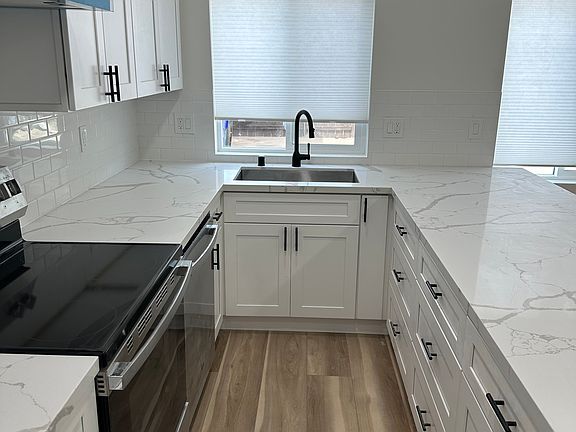 5th image of 6877 Glenroy St