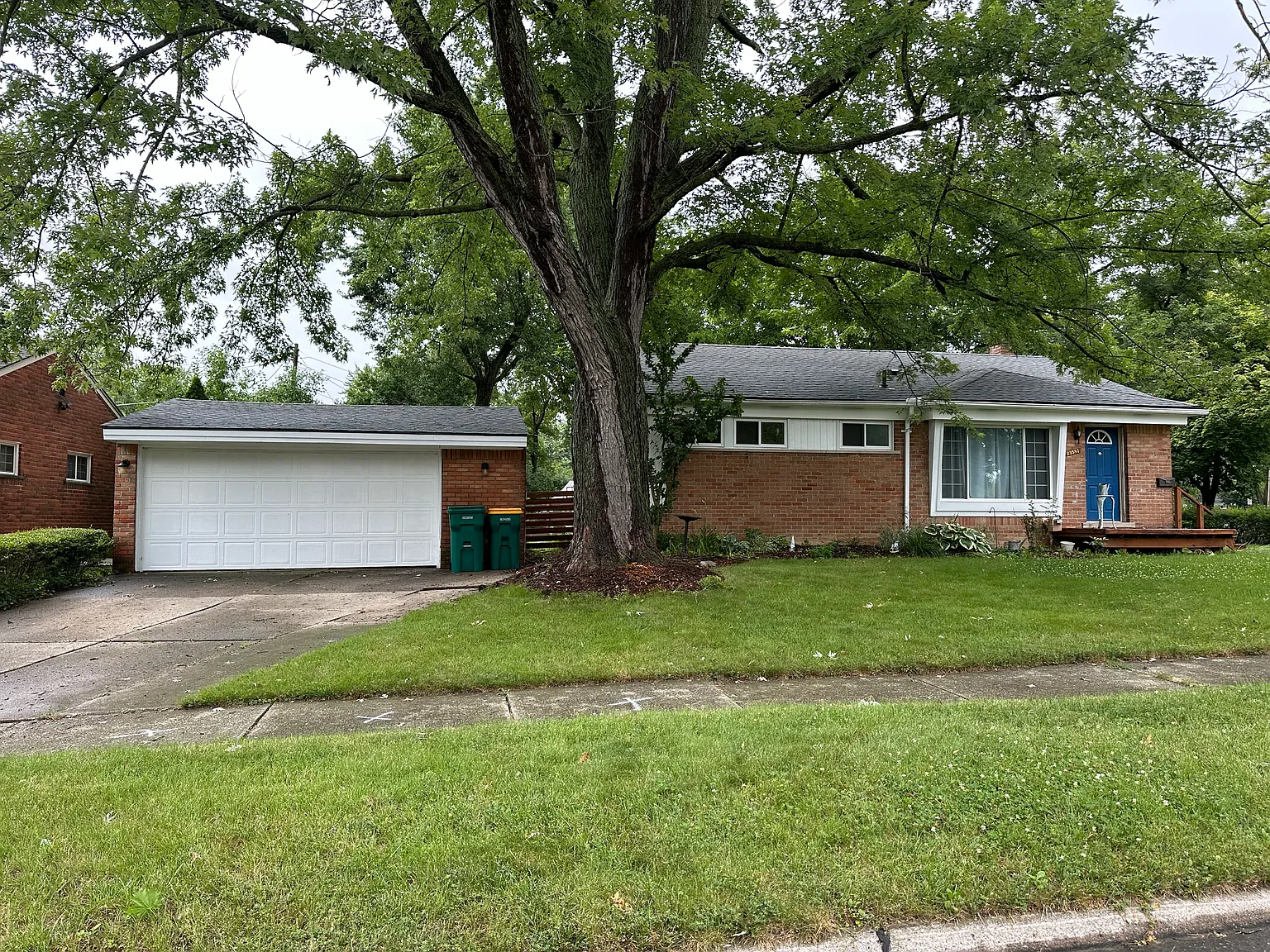 3 bed, 1.5 bath, 1074 sqft, $1,850 — Photo 2