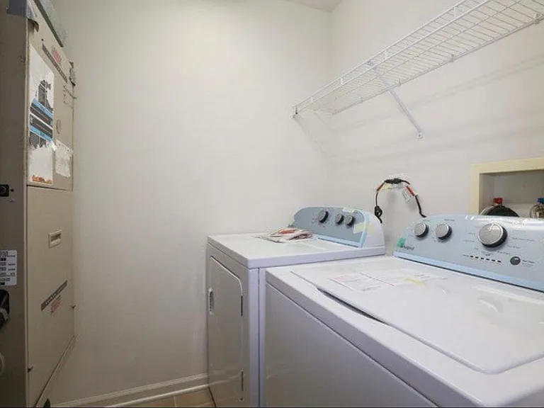 565 Conservatory Ln — Photo 18