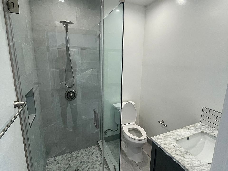 2nd image of 17845 Victory Blvd #2