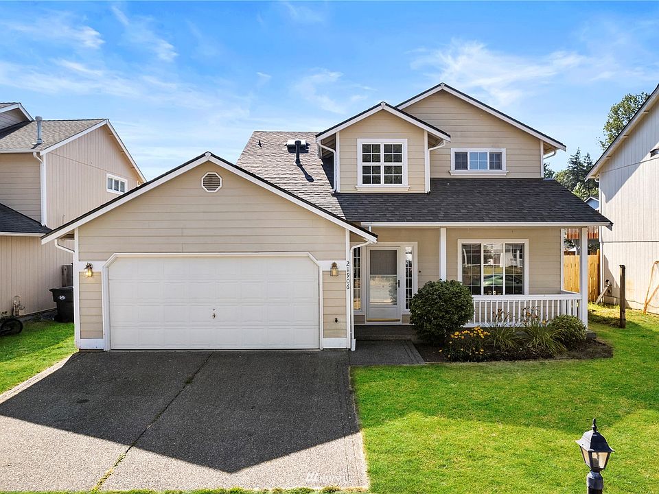 Move in ready home in Silverado neighborhood of Spanaway.>