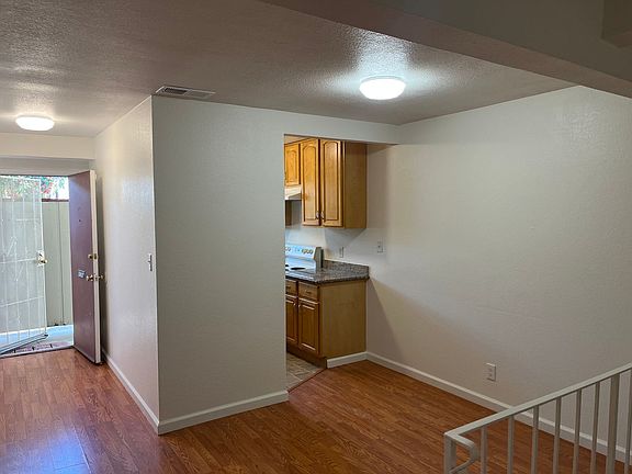 5th image of 132 Rainbow Ct