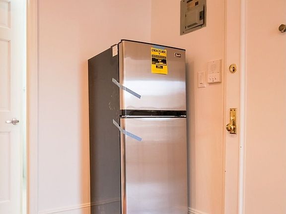 3rd image of 732 Washington Ave APT 1D