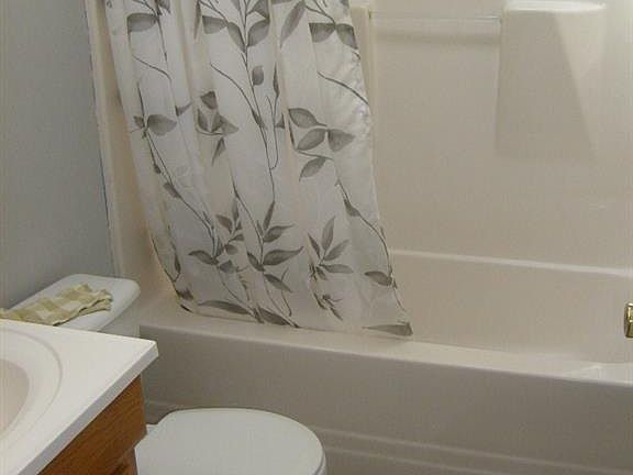5th image of 155 Lawn St