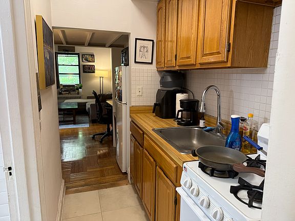 2nd image of 17 W 76th St APT 3D