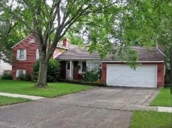 667 Eletson Dr, Crystal Lake, IL 60014