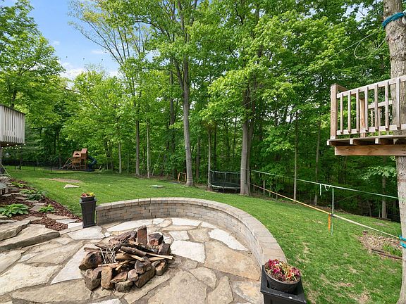5th image of 3278 Foxcroft Dr