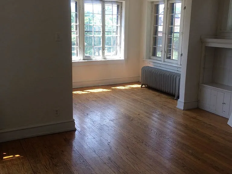 2528 N Maryland Ave — Photo 4