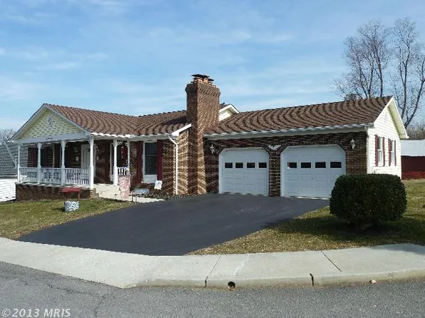201 Sinnisen Dr, Boonsboro, MD 21713