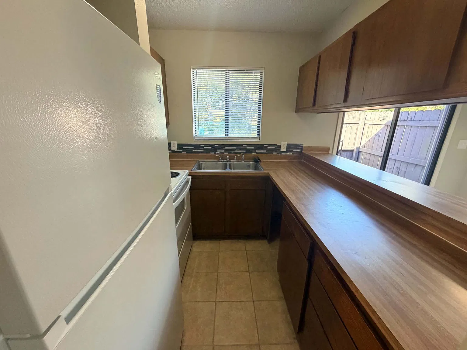2 bed, 900 sqft, $1,050 — Photo 3
