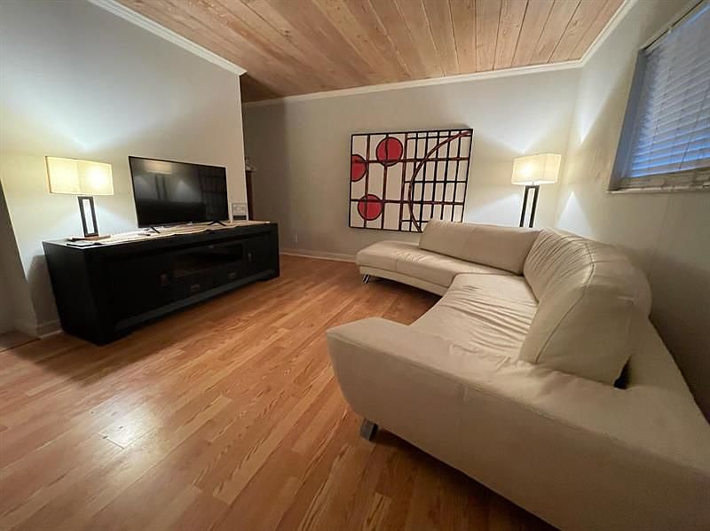 1st image of 712 NE 8th Ave #A