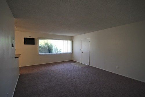 4th image of 32 S Marguerita Ave APT C