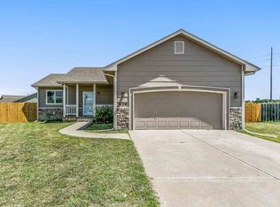 836 N Redbud Ct, Valley Center, KS 67147