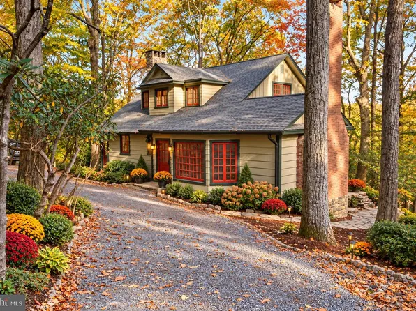 77 Swiftwater Rd, Pocono Manor, PA 18349