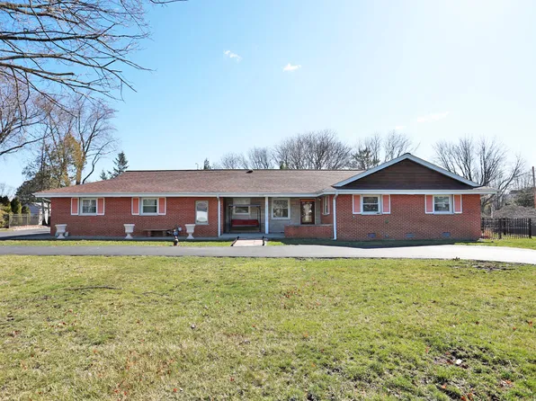 409 Lexington Dr, Schaumburg, IL 60173