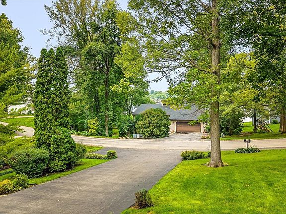 4th image of 548 Baintree Rd